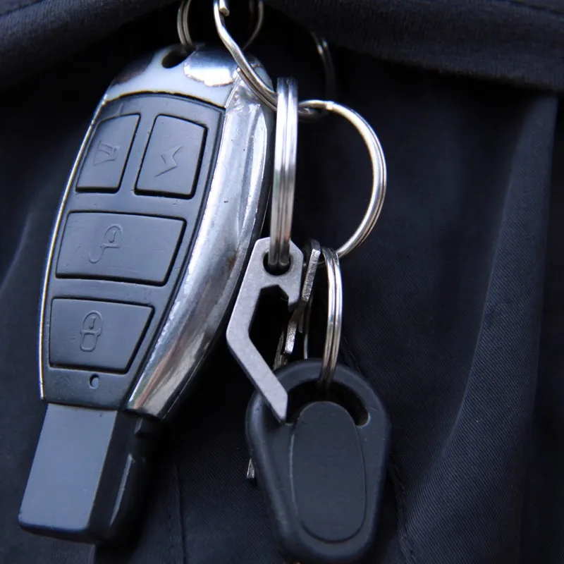 EDC Gear Mini bottiglia legger - Electronics Gadgets Sale recensione e prezzo
